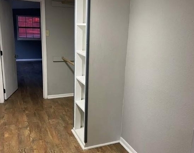 905 E Hook - Photo Thumbnail 16