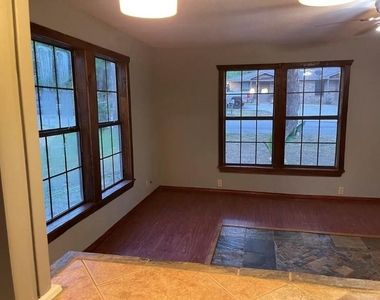 905 E Hook - Photo Thumbnail 6