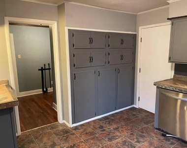 905 E Hook - Photo Thumbnail 11