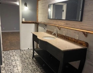 905 E Hook - Photo Thumbnail 20