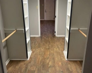 905 E Hook - Photo Thumbnail 14