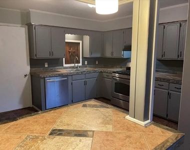 905 E Hook - Photo Thumbnail 10