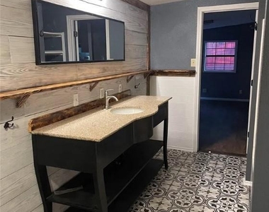 905 E Hook - Photo Thumbnail 18