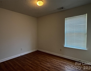 1404 Jordans Pond Lane - Photo Thumbnail 14