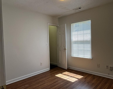 1404 Jordans Pond Lane - Photo Thumbnail 12