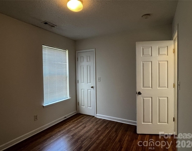 1404 Jordans Pond Lane - Photo Thumbnail 15