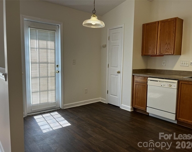 1404 Jordans Pond Lane - Photo Thumbnail 4