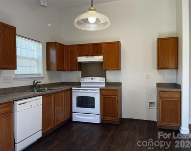 1404 Jordans Pond Lane - Photo Thumbnail 3