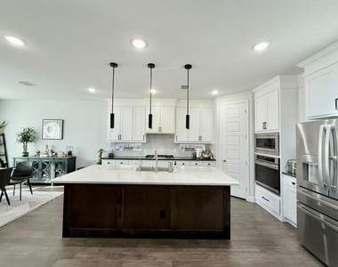 552 Farrell Lane - Photo Thumbnail 4