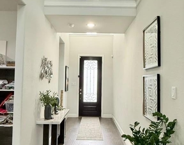 552 Farrell Lane - Photo Thumbnail 2