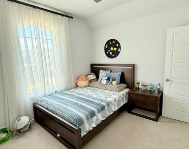 552 Farrell Lane - Photo Thumbnail 12