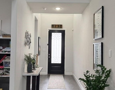 552 Farrell Lane - Photo Thumbnail 1