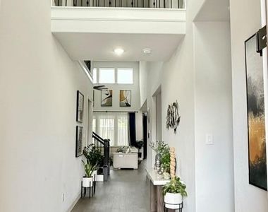 552 Farrell Lane - Photo Thumbnail 3