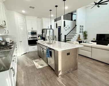 552 Farrell Lane - Photo Thumbnail 7