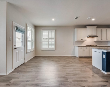 709 Falcon Road - Photo Thumbnail 6