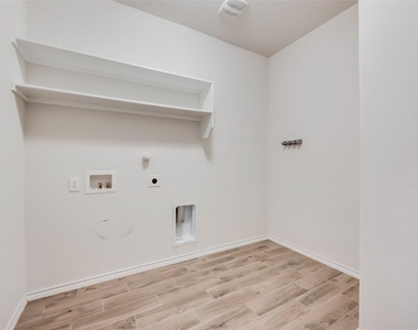 709 Falcon Road - Photo Thumbnail 12