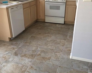 17407 N 28th Avenue - Photo Thumbnail 6