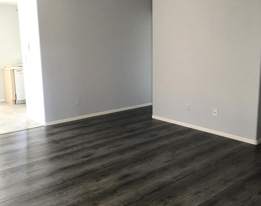 17407 N 28th Avenue - Photo Thumbnail 4