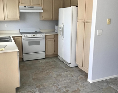 17407 N 28th Avenue - Photo Thumbnail 9