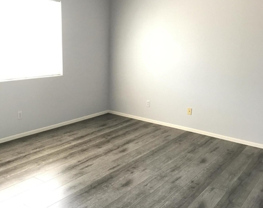 17407 N 28th Avenue - Photo Thumbnail 18