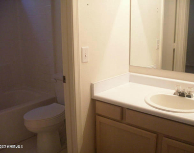17407 N 28th Avenue - Photo Thumbnail 10
