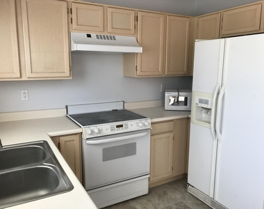 17407 N 28th Avenue - Photo Thumbnail 8