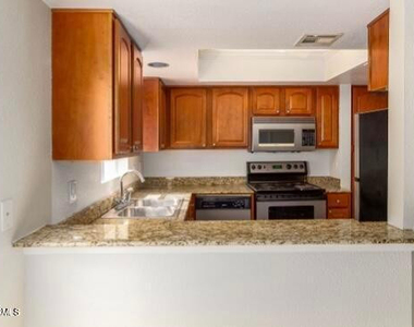 17211 N 35th Avenue - Photo Thumbnail 10