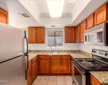 17211 N 35th Avenue - Photo Thumbnail 4