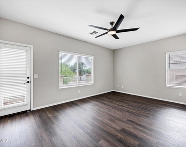 2886 N Paisley Avenue - Photo Thumbnail 16