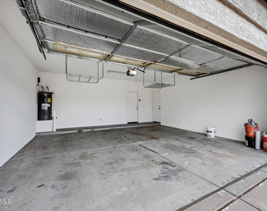 2886 N Paisley Avenue - Photo Thumbnail 18