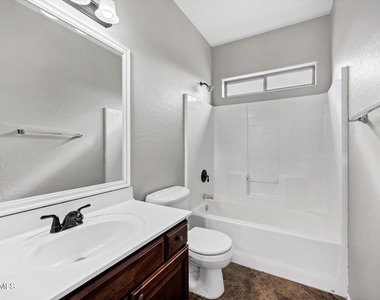 2886 N Paisley Avenue - Photo Thumbnail 29