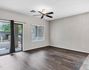 2886 N Paisley Avenue - Photo Thumbnail 31