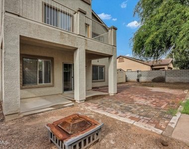 2886 N Paisley Avenue - Photo Thumbnail 35