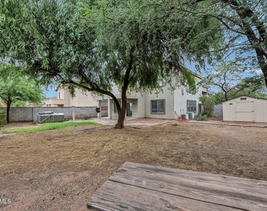 2886 N Paisley Avenue - Photo Thumbnail 36