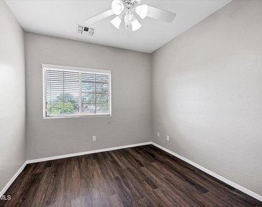 2886 N Paisley Avenue - Photo Thumbnail 32