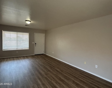 7223 S 3rd Avenue - Photo Thumbnail 3