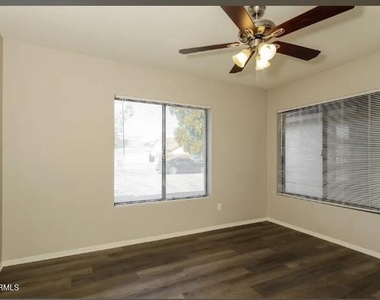 7643 W Beryl Avenue - Photo Thumbnail 8