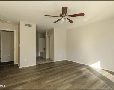 7643 W Beryl Avenue - Photo Thumbnail 7