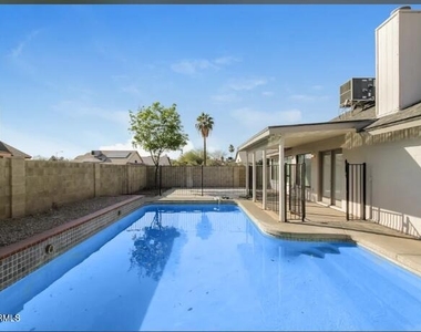 7643 W Beryl Avenue - Photo Thumbnail 13