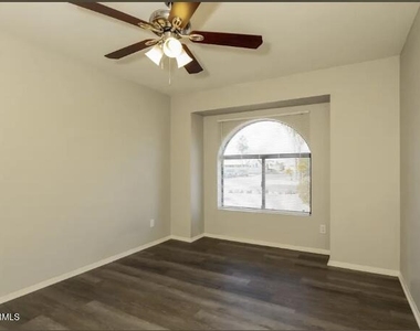 7643 W Beryl Avenue - Photo Thumbnail 9