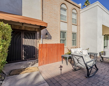 7654 E Minnezona Avenue - Photo Thumbnail 3