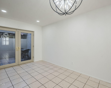 7654 E Minnezona Avenue - Photo Thumbnail 9