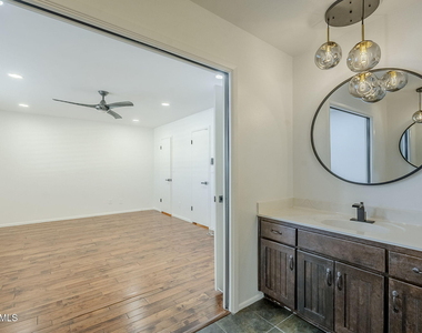 7654 E Minnezona Avenue - Photo Thumbnail 29