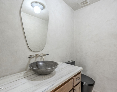 7654 E Minnezona Avenue - Photo Thumbnail 8