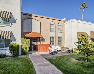 7654 E Minnezona Avenue - Photo Thumbnail 2