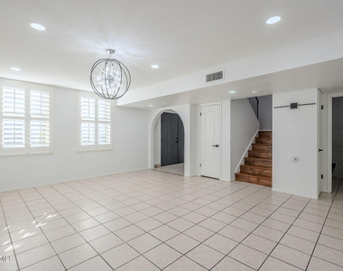 7654 E Minnezona Avenue - Photo Thumbnail 6