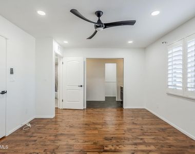 7654 E Minnezona Avenue - Photo Thumbnail 28