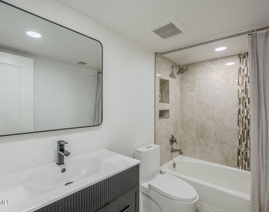 7654 E Minnezona Avenue - Photo Thumbnail 30