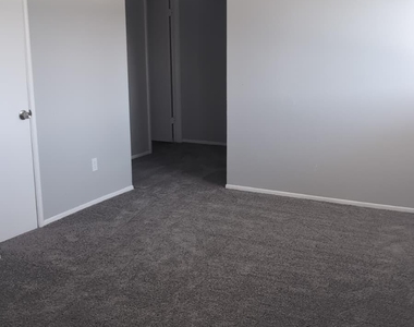 2640 W Coolidge Street - Photo Thumbnail 9