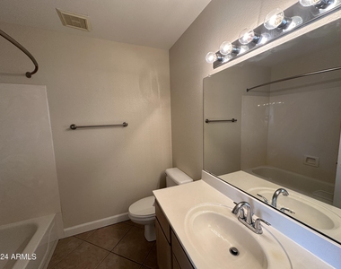 4805 E Kachina Trail - Photo Thumbnail 17